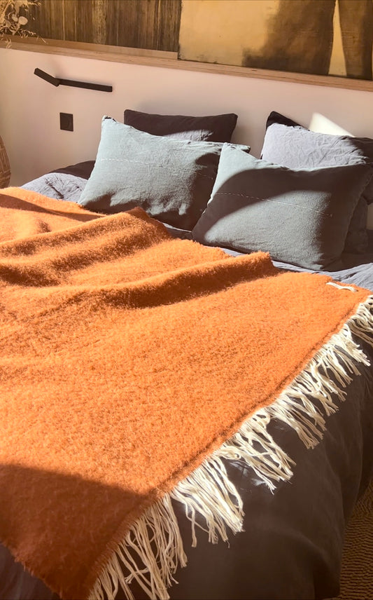 Plaid Couffin Mandarine Frangé Bed and Philosophy