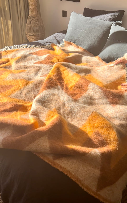 Plaid Couchette Zig Zag Bed and Philosophy