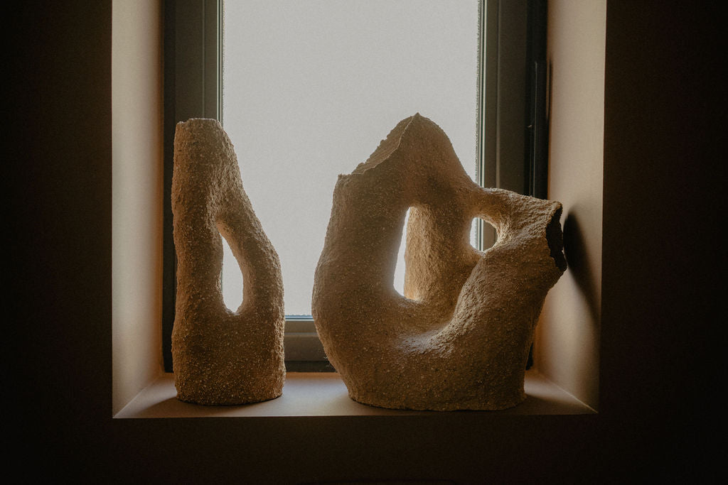 Sculptures en grès mélangé, brut et chamotté