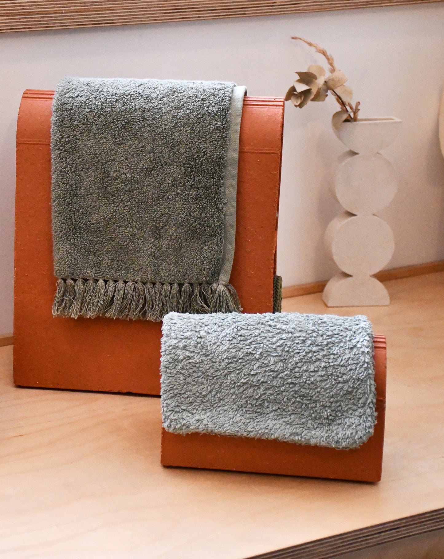 Emilie Cazin/ Emilie Dechaud - Ensemble Accessoires Bain/ Cuisine - Argela